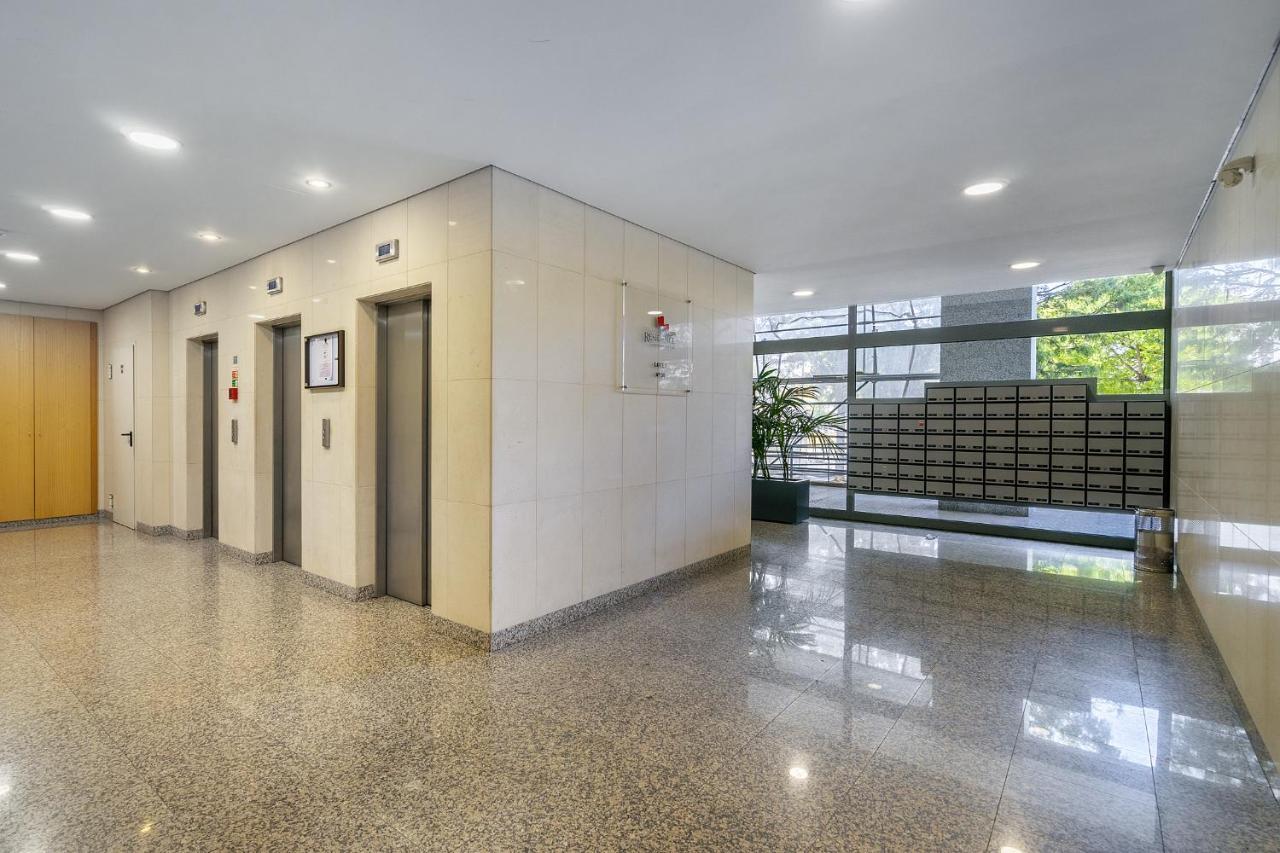 Whome Family Condo - Urban Retreat With Parking, Ac, Elevator In Great Location Лиссабон Экстерьер фото